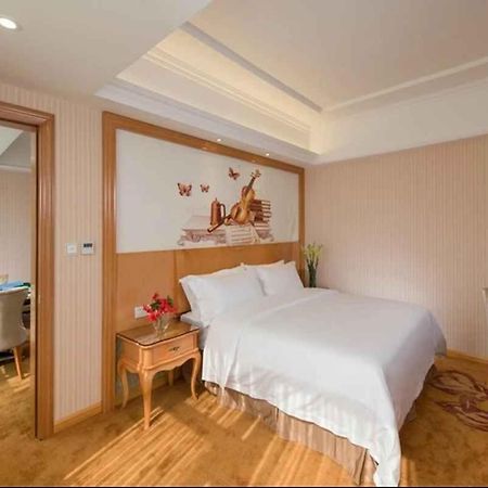 Vienna Hotel Shenzhen Baoneng City Plaza Екстер'єр фото