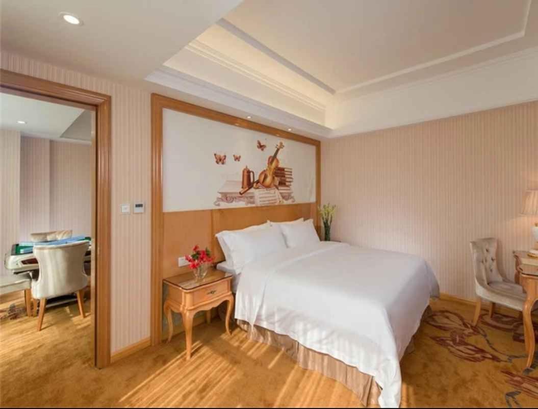 Vienna Hotel Shenzhen Baoneng City Plaza Екстер'єр фото
